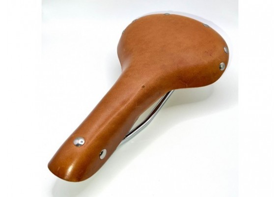 Sillín de piel Gyes SL-06 color miel con partes metálicas cromadas